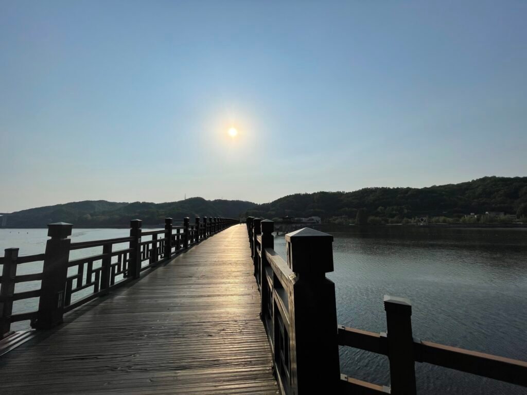 夕暮れの月映橋