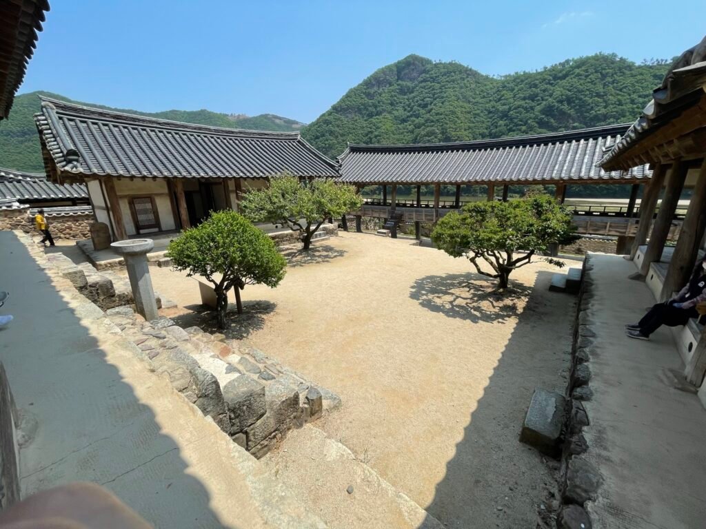 屏山書院から眺める山並み