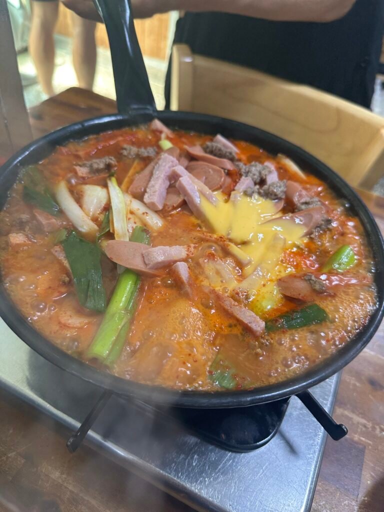 チーズがのった部隊チゲ