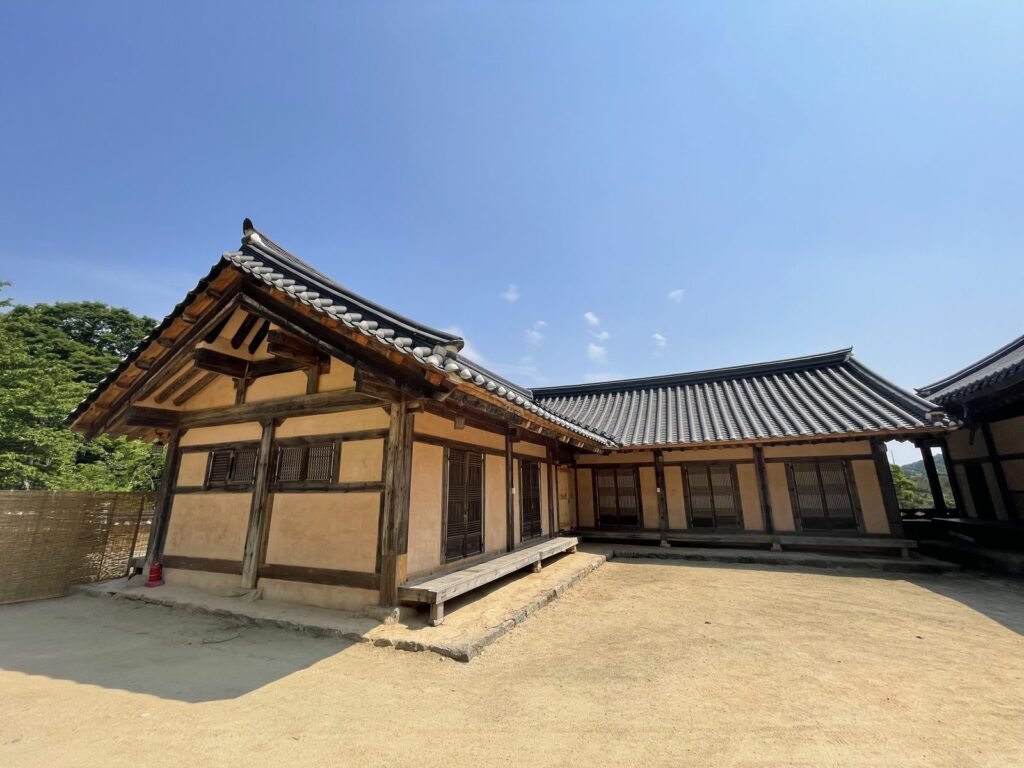 鳳停寺の境内の建物