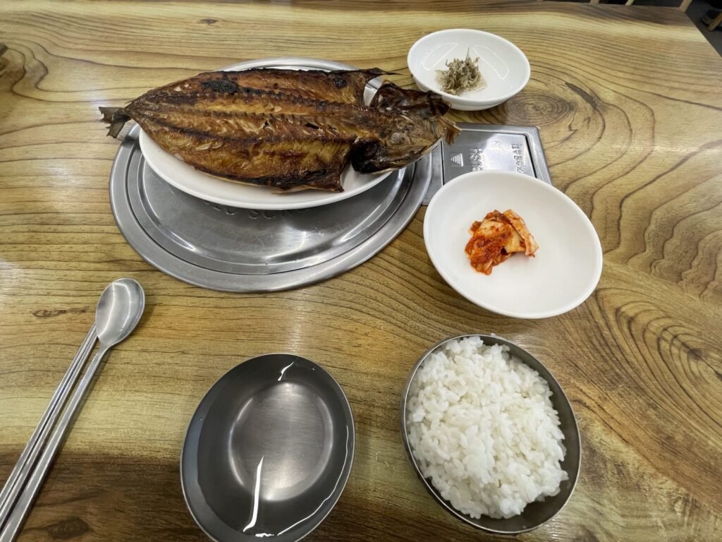 安東名物の塩サバ焼き