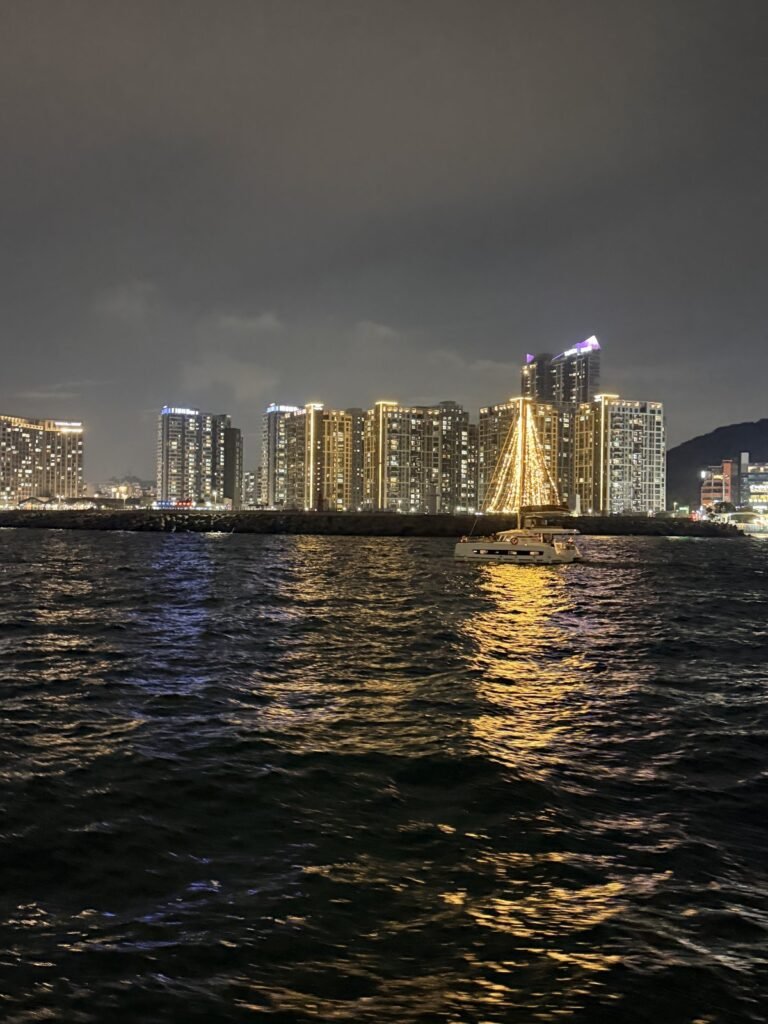 海の上から見た海雲台マリンシティの夜景