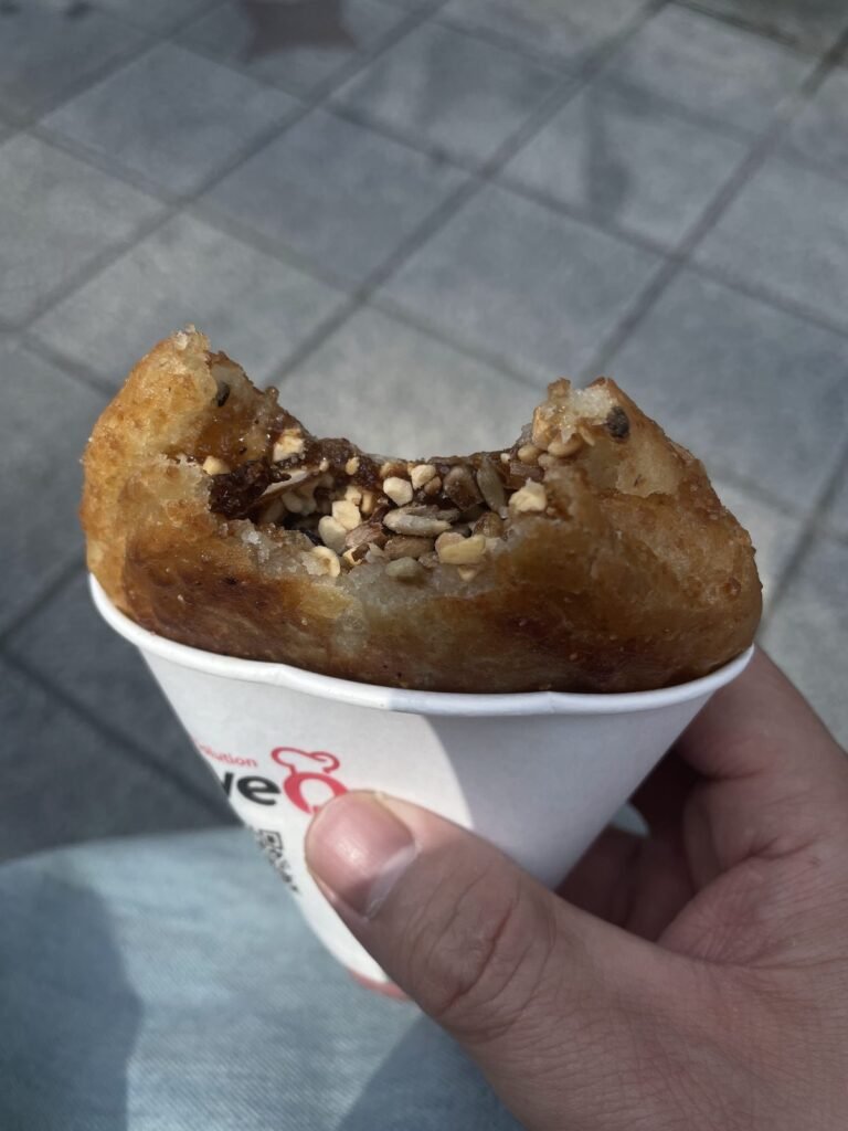 ひと口かじったシアホットクの中身