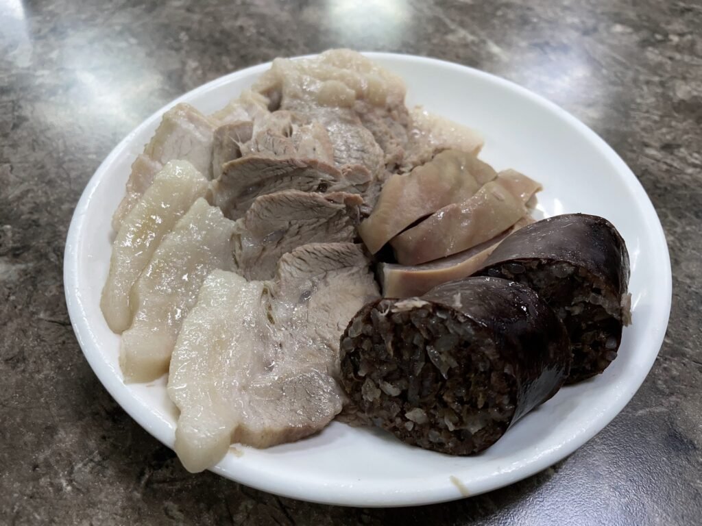 豚クッパの店のスユク（ゆで豚）とスンデ
