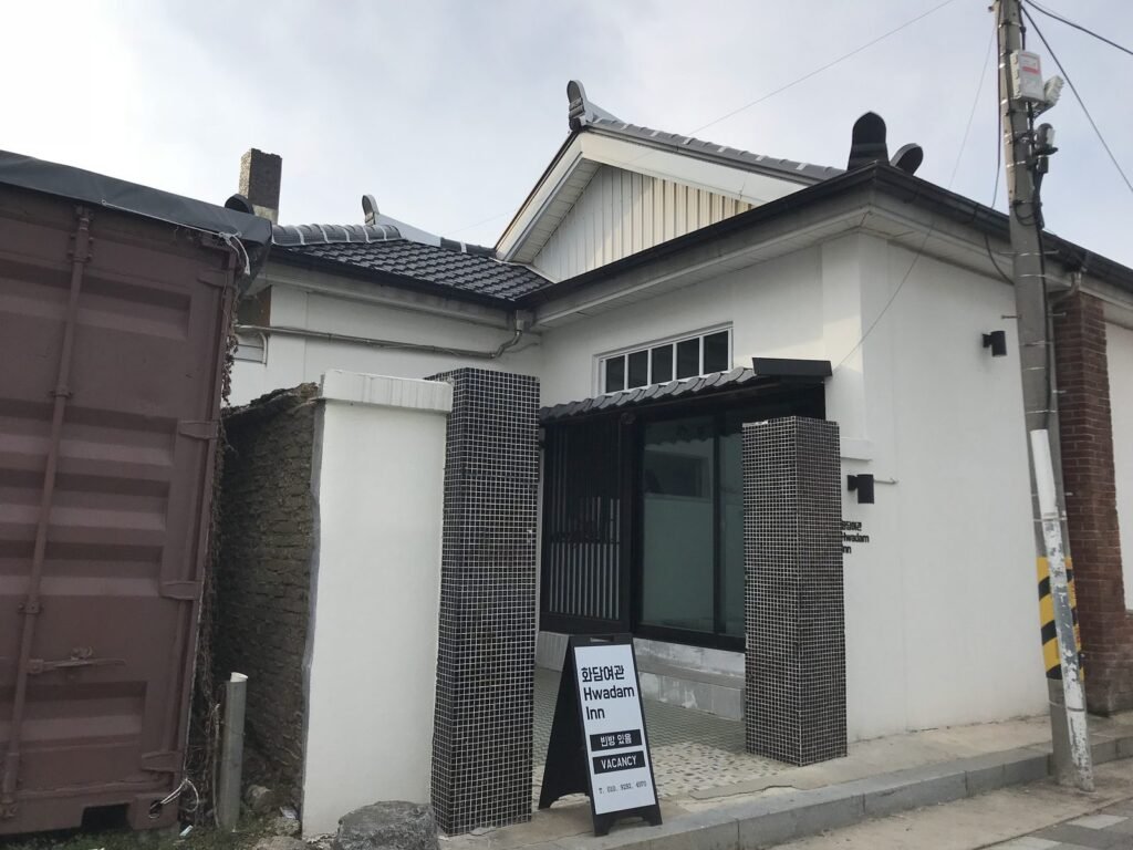 日本式の古い家を直したゲストハウス「花潭旅館」