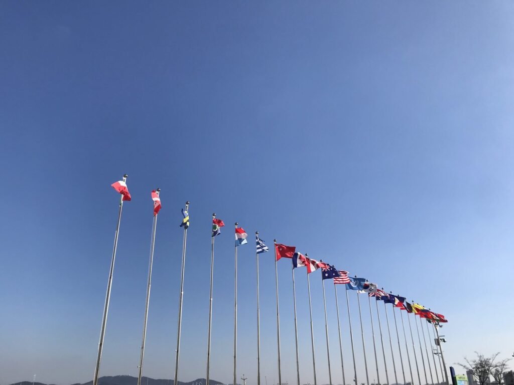 進浦海洋テーマ公園の入口にならぶ旗