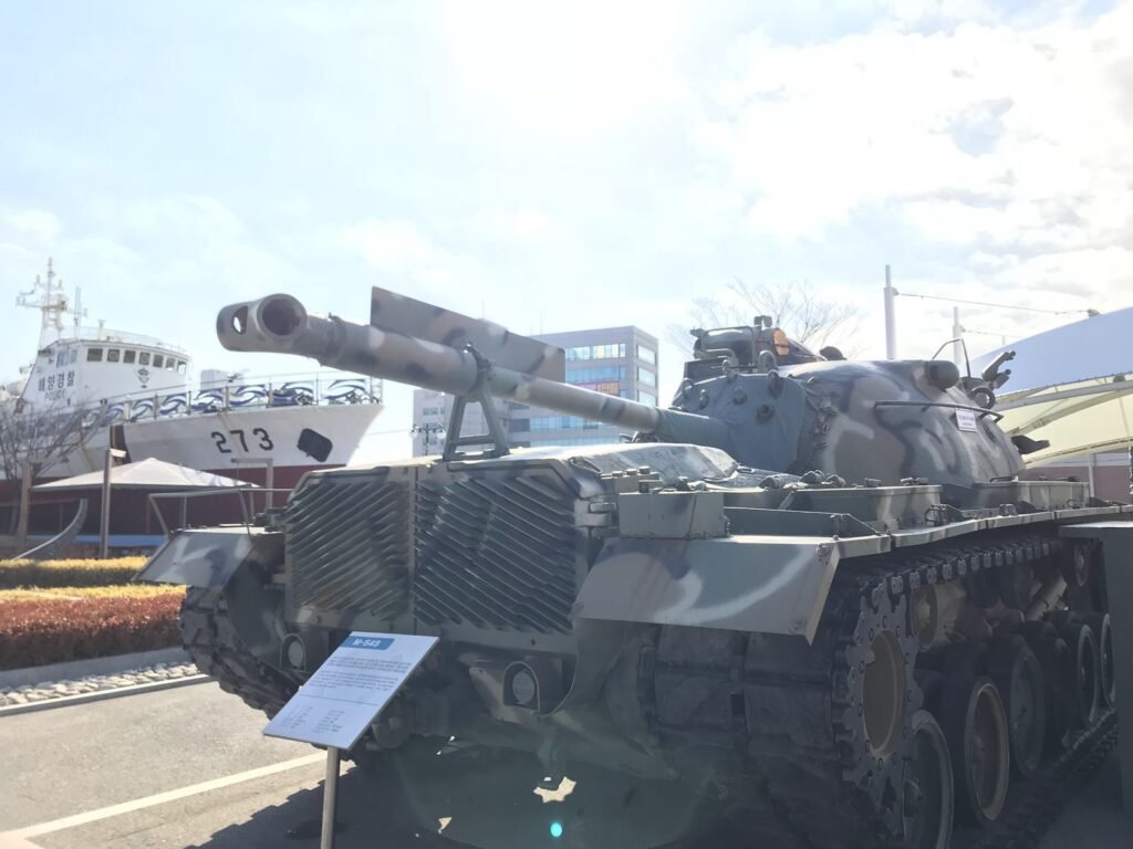 屋外に展示された戦車
