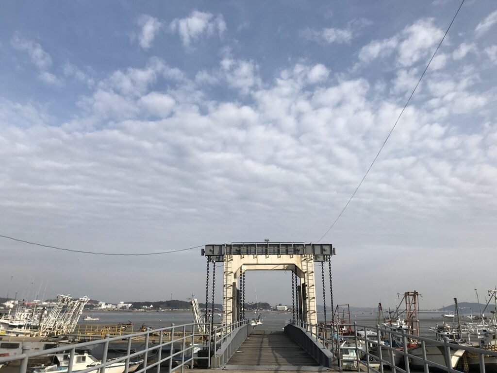 海にうかぶ桟橋「浮き桟橋（トゥンダリ埠頭）」