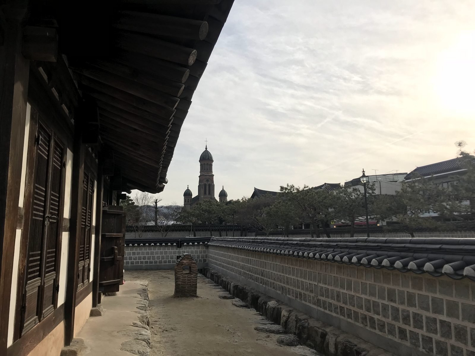 【全州・韓屋村】赤いれんがの聖堂と王さまの社、南の大門を歩く｜韓国人が回った冬の全州さんぽ