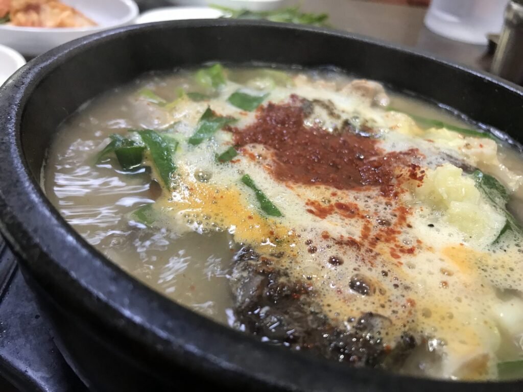 たまごが入った熱々のスンデクッパ