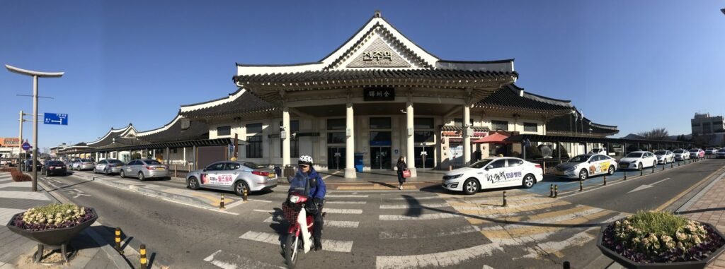 全州駅の駅舎と駅前