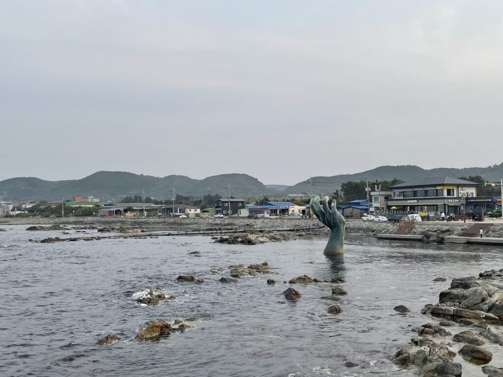 岩場から見た「相生の手」