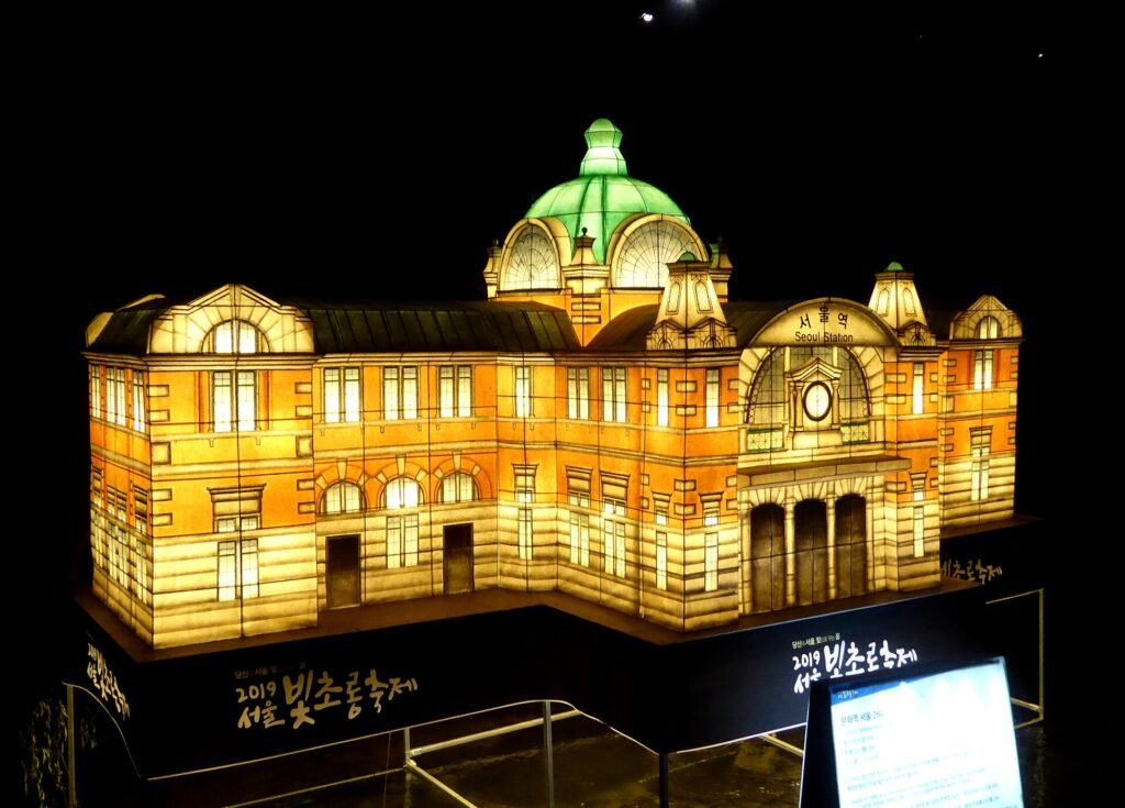 旧ソウル駅舎の形をした光のオブジェ